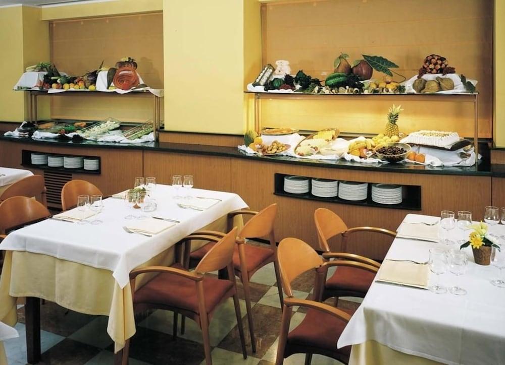 Zenit Diplomatic Otel Andorra la Vella Dış mekan fotoğraf